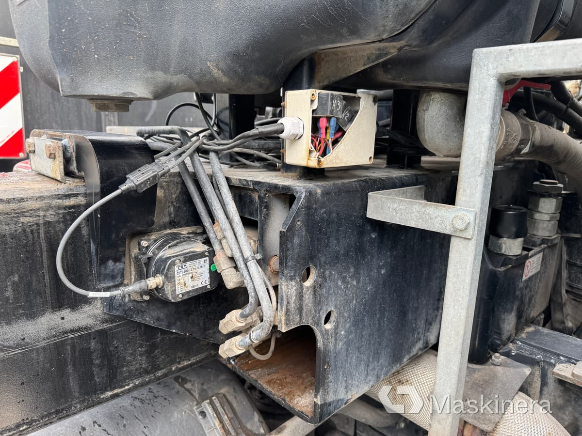 Truk flatbed, Truk derek Bodbil Volvo FH 82F med Fassi F820 kran & jib: gambar 35