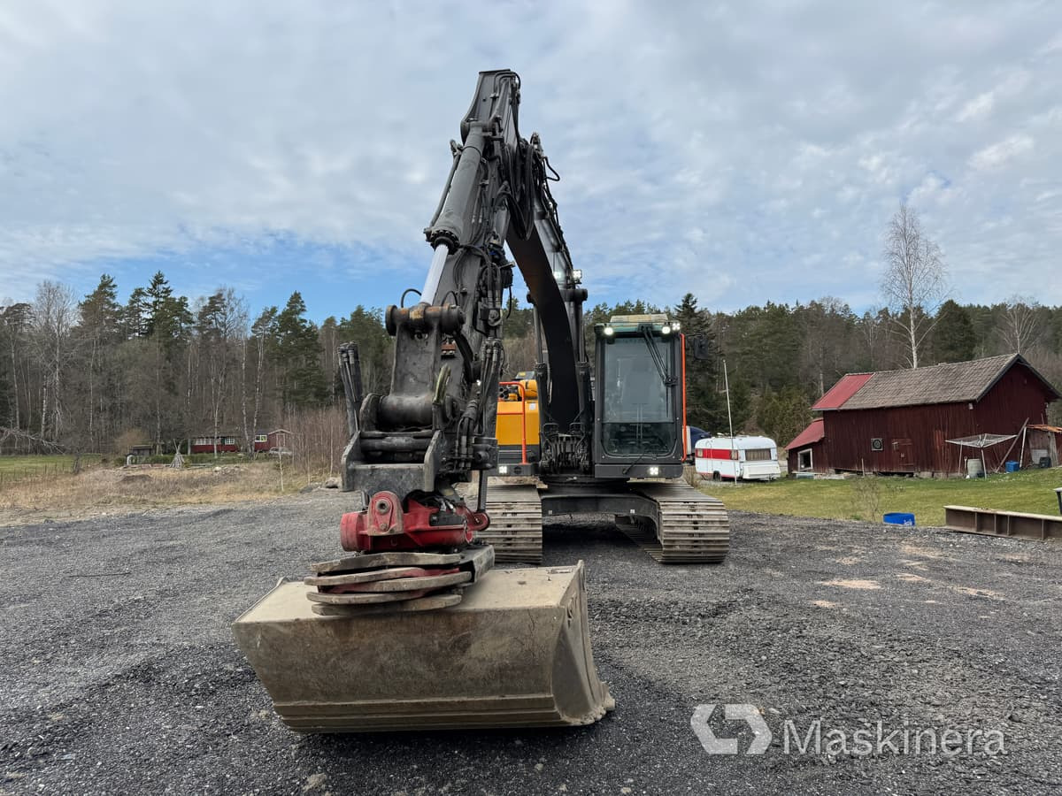 Grävmaskin Volvo EC140EL - Ekskavator perayap: gambar 2 Grävmaskin Volvo EC140EL - Ekskavator perayap: gambar 2