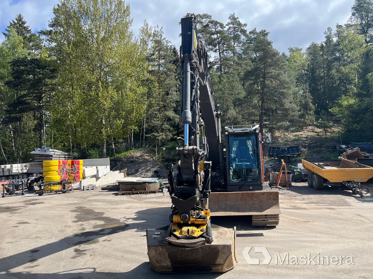 Grävmaskin Volvo EC140EL med 3 skopor - Ekskavator perayap: gambar 2 Grävmaskin Volvo EC140EL med 3 skopor - Ekskavator perayap: gambar 2
