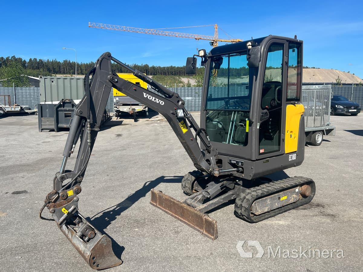 Grävmaskin Volvo EC18D med maskintrailer och redskap - Ekskavator perayap: gambar 2 Grävmaskin Volvo EC18D med maskintrailer och redskap - Ekskavator perayap: gambar 2