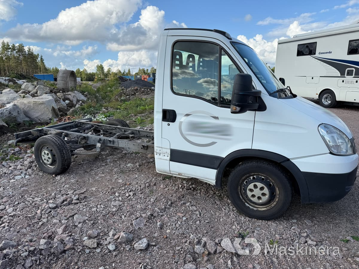 Iveco 35S14/3.0 Chassi (Rep. objekt) - Van panel: gambar 4 Iveco 35S14/3.0 Chassi (Rep. objekt) - Van panel: gambar 4