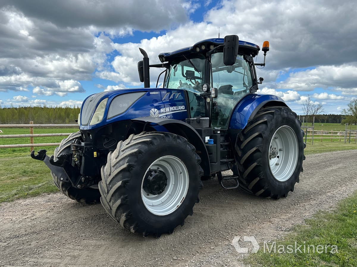 New Holland T7.270 AC 4WD Traktor New Holland T7.270 AC 4WD - Traktor: gambar 1 New Holland T7.270 AC 4WD Traktor New Holland T7.270 AC 4WD - Traktor: gambar 1