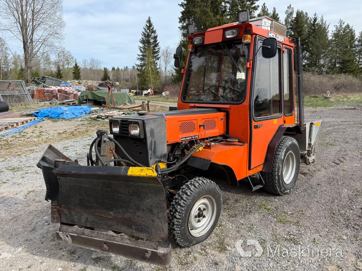 Redskapsbärare Holder P70 1702B med vikplog och sandspridare - Peralatan lainnya: gambar 1 Redskapsbärare Holder P70 1702B med vikplog och sandspridare - Peralatan lainnya: gambar 1