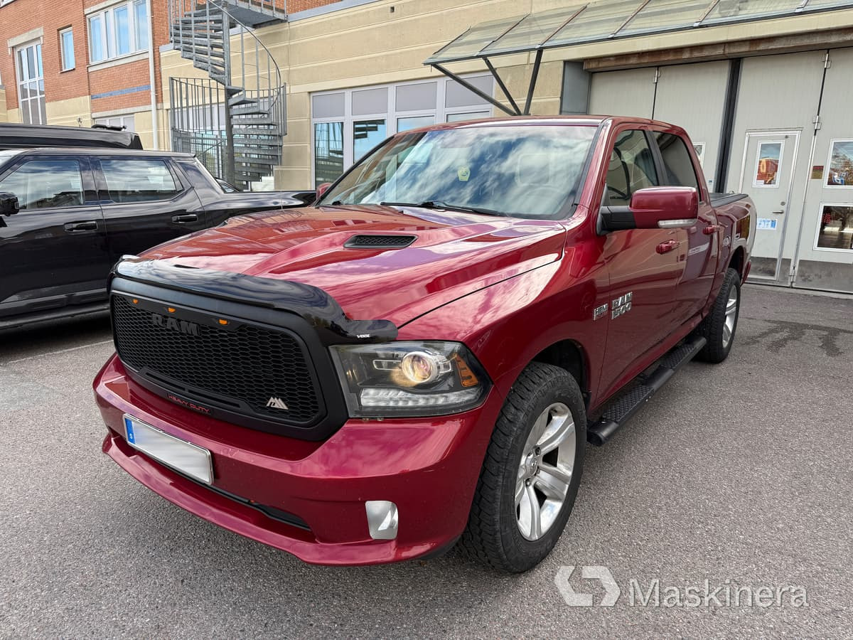 Pickup Dodge Ram 1500 Crew Cab 5.7L V8 HEMI - Van kecil: gambar 1 Pickup Dodge Ram 1500 Crew Cab 5.7L V8 HEMI - Van kecil: gambar 1