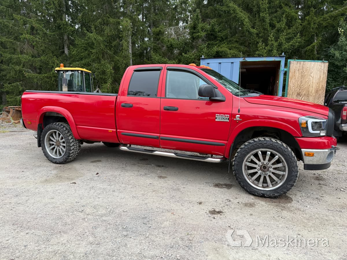 Pickup Dodge Ram 2500 4X4 - Van panel: gambar 2 Pickup Dodge Ram 2500 4X4 - Van panel: gambar 2