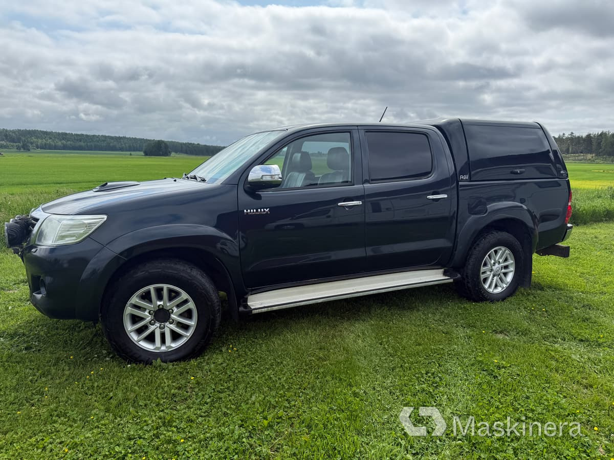 Pickup Toyota Hilux Dubbelhytt 3.0 D 4x4 - Van panel: gambar 1 Pickup Toyota Hilux Dubbelhytt 3.0 D 4x4 - Van panel: gambar 1