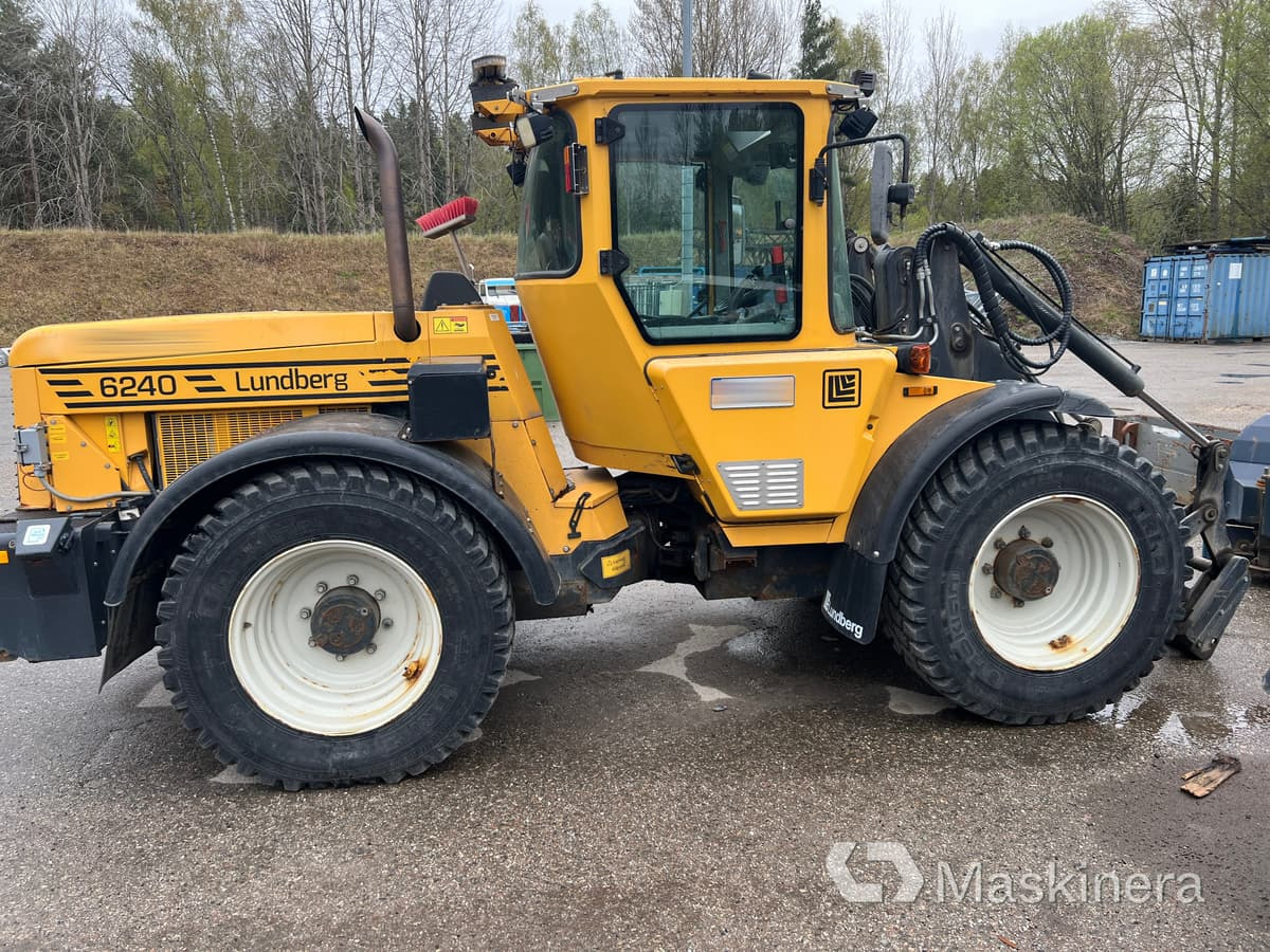 Redskapsbärare Lundberg 6240 med redskap och kombispridare - Wheel loader: gambar 5 Redskapsbärare Lundberg 6240 med redskap och kombispridare - Wheel loader: gambar 5