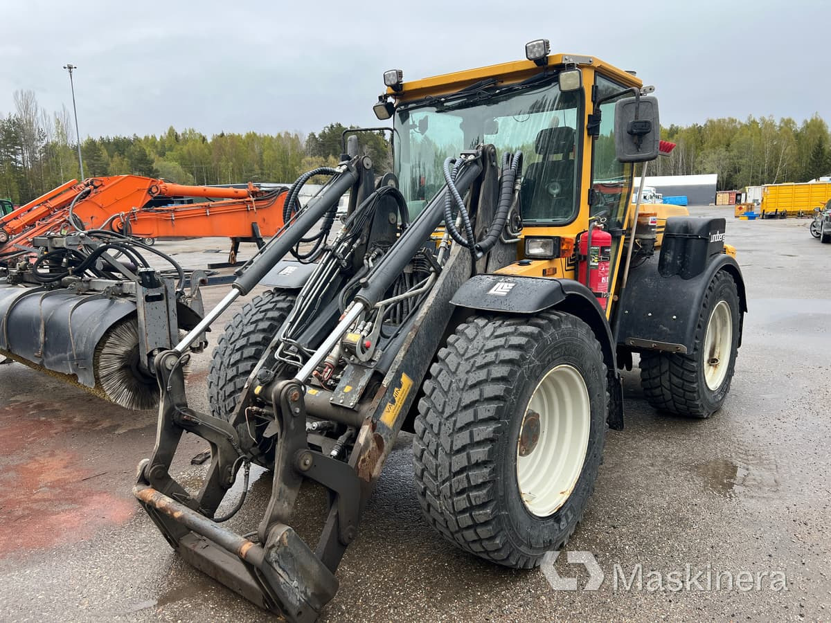 Redskapsbärare Lundberg 6240 med redskap och kombispridare - Wheel loader: gambar 1 Redskapsbärare Lundberg 6240 med redskap och kombispridare - Wheel loader: gambar 1