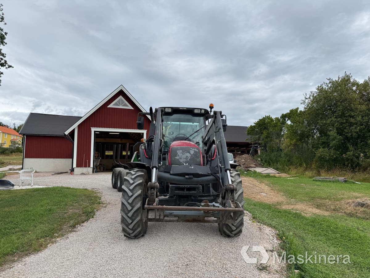 Valtra N121 & Farma CT 6,5-12 Traktor Valtra N121 Advance med frontlastare & Skogskärra Farma T12 - Traktor: gambar 3 Valtra N121 & Farma CT 6,5-12 Traktor Valtra N121 Advance med frontlastare & Skogskärra Farma T12 - Traktor: gambar 3