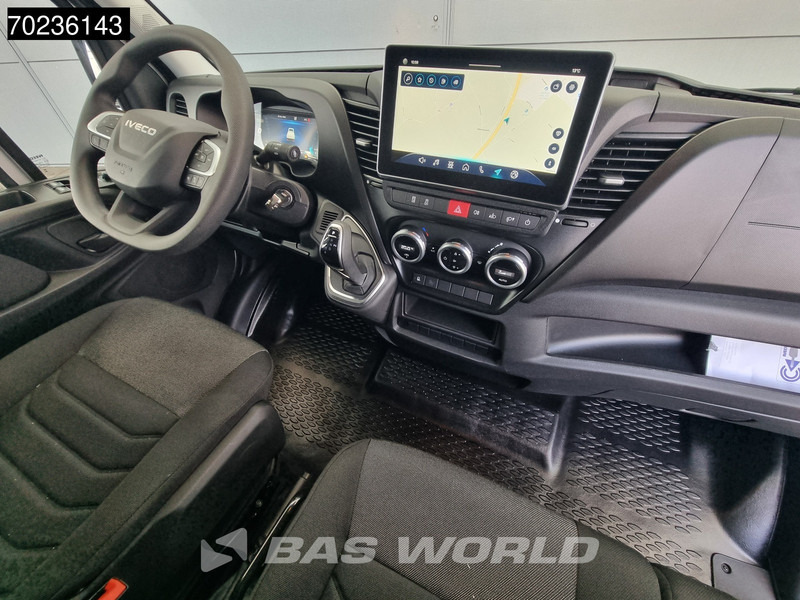 Interior photo 1: Van box baru Iveco Daily 35C18 3.0L 2025 MODEL Automaat Laadklep ACC Navi Airco Zijdeur Bakwagen Meubelbak Koffer 21m3 Airco