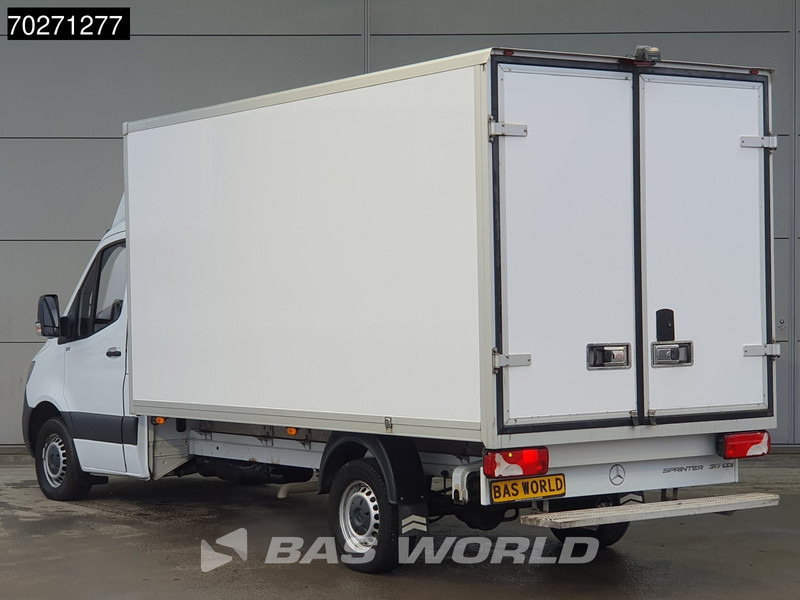 Mercedes-Benz Sprinter 317 CDI Koelwagen Automaat Carrier Xarios 350 230V stekker Cruise Airco Camera Koel Kühlkoffer Koeler Bakwagen 17m3 Airco Cruise - Van berpendingin: gambar 2 Mercedes-Benz Sprinter 317 CDI Koelwagen Automaat Carrier Xarios 350 230V stekker Cruise Airco Camera Koel Kühlkoffer Koeler Bakwagen 17m3 Airco Cruise - Van berpendingin: gambar 2