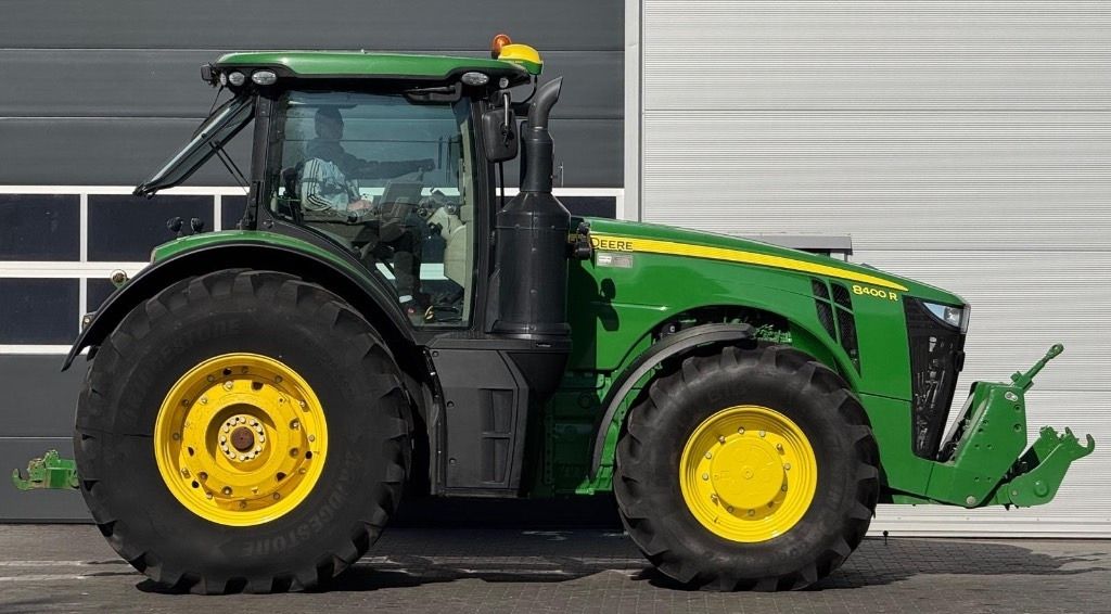 John Deere 8400 R - Traktor: gambar 4 John Deere 8400 R - Traktor: gambar 4