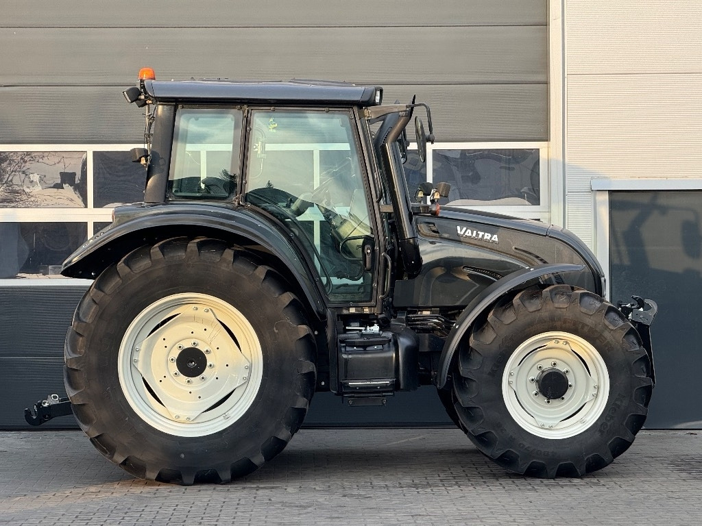Valtra N 122 V - Traktor: gambar 4 Valtra N 122 V - Traktor: gambar 4
