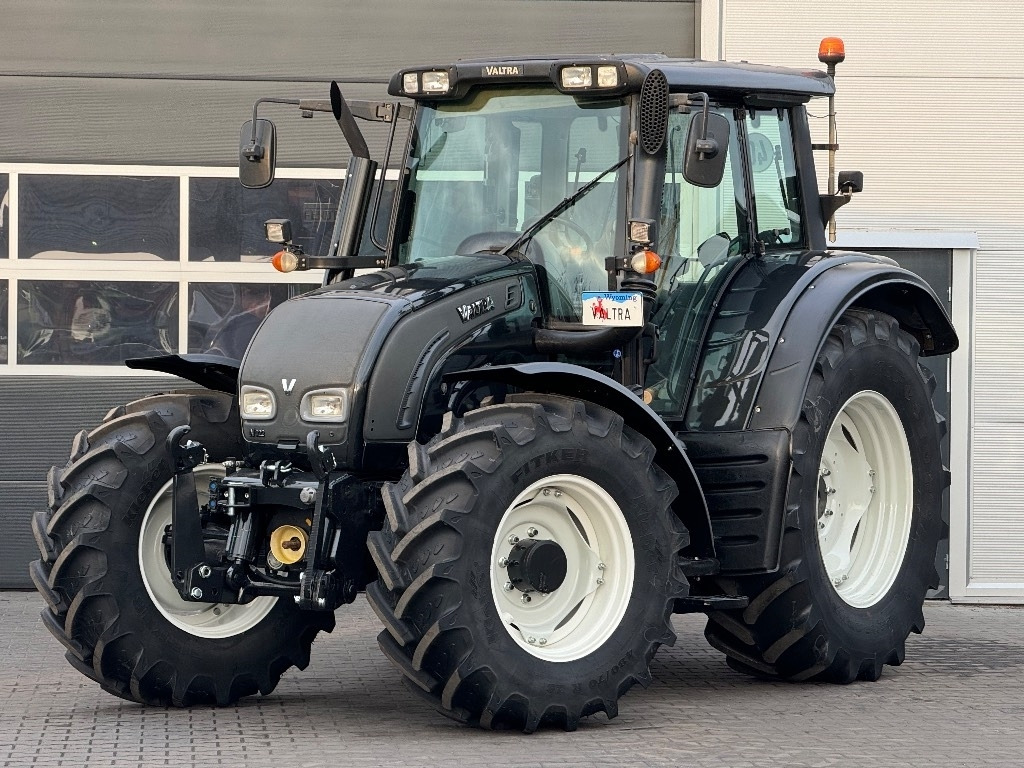 Valtra N 122 V - Traktor: gambar 1 Valtra N 122 V - Traktor: gambar 1