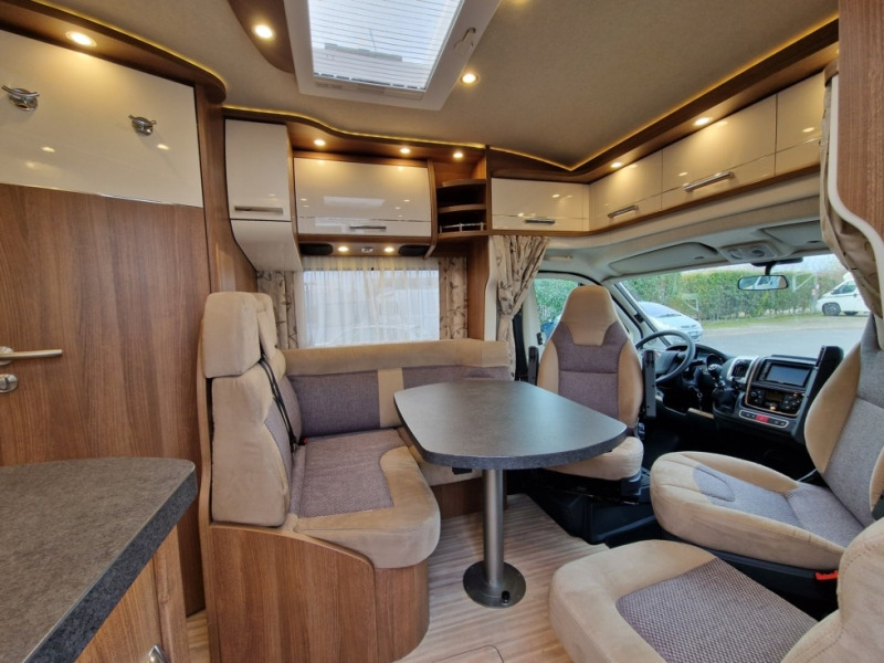 Carthago C-Tourer T 143 LE - Mobil rumah semi-terintegrasi: gambar 4 Carthago C-Tourer T 143 LE - Mobil rumah semi-terintegrasi: gambar 4