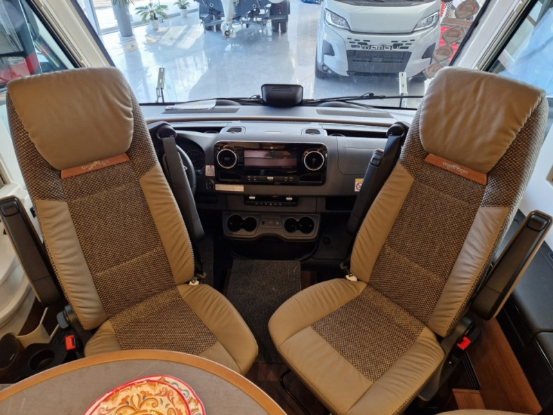 Carthago Chic E-Line I 64 XL QB Mercedes - Mobil rumah terintegrasi: gambar 5 Carthago Chic E-Line I 64 XL QB Mercedes - Mobil rumah terintegrasi: gambar 5