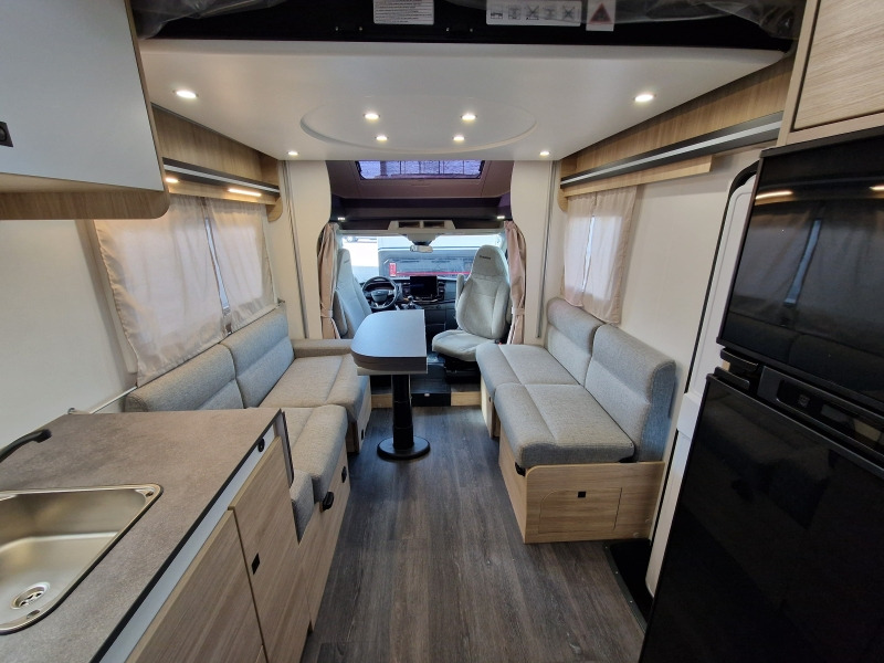 Mobil rumah semi-terintegrasi baru Chausson 640 First Line Ford: gambar 13