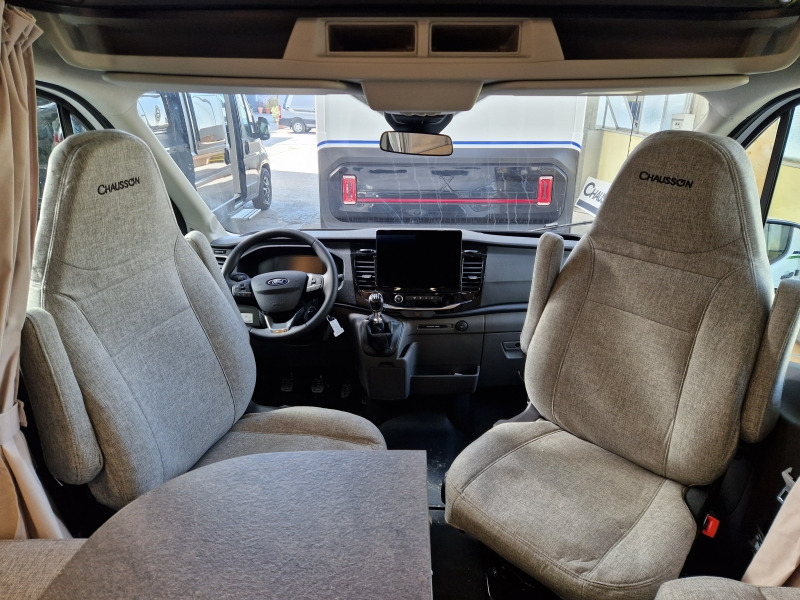 Mobil rumah semi-terintegrasi baru Chausson 640 First Line Ford: gambar 8