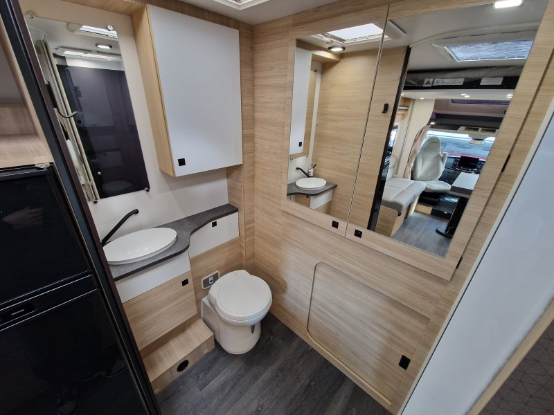 Chausson 640 First Line Ford - Mobil rumah semi-terintegrasi: gambar 5 Chausson 640 First Line Ford - Mobil rumah semi-terintegrasi: gambar 5