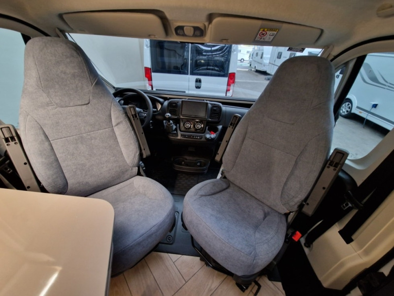 Chausson First Line V594L - Mobil kemping: gambar 4 Chausson First Line V594L - Mobil kemping: gambar 4