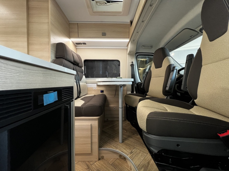 Chausson V594S First Line - Mobil kemping: gambar 2 Chausson V594S First Line - Mobil kemping: gambar 2