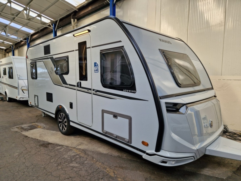Knaus Sudwind 500 QDK 60° Years - Karavan: gambar 1 Knaus Sudwind 500 QDK 60° Years - Karavan: gambar 1