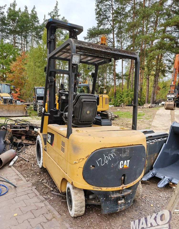 Caterpillar EP35K-PAC - Forklift listrik: gambar 4 Caterpillar EP35K-PAC - Forklift listrik: gambar 4