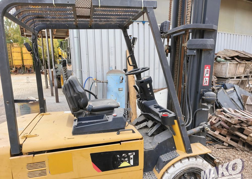 Caterpillar EP35K-PAC - Forklift listrik: gambar 3 Caterpillar EP35K-PAC - Forklift listrik: gambar 3