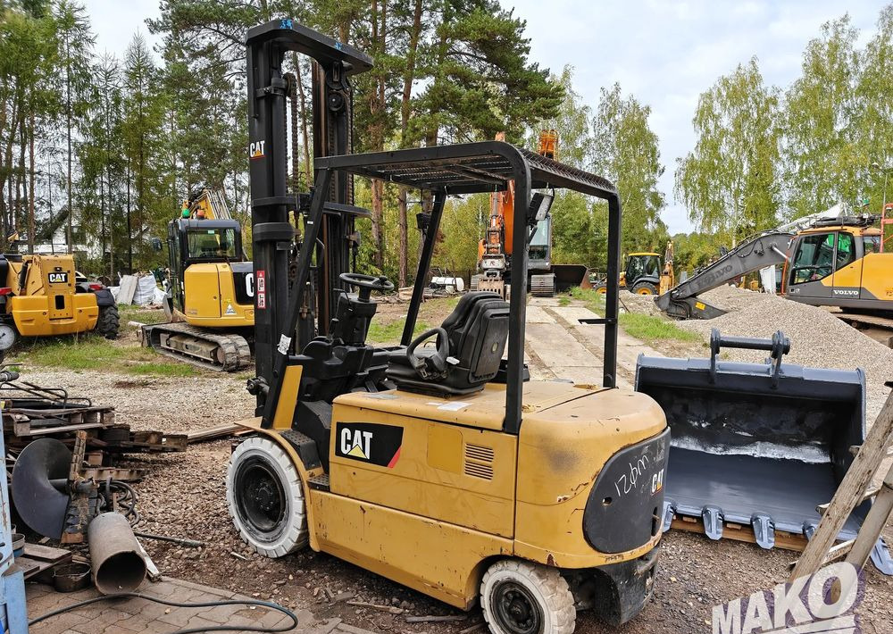 Caterpillar EP35K-PAC - Forklift listrik: gambar 1 Caterpillar EP35K-PAC - Forklift listrik: gambar 1
