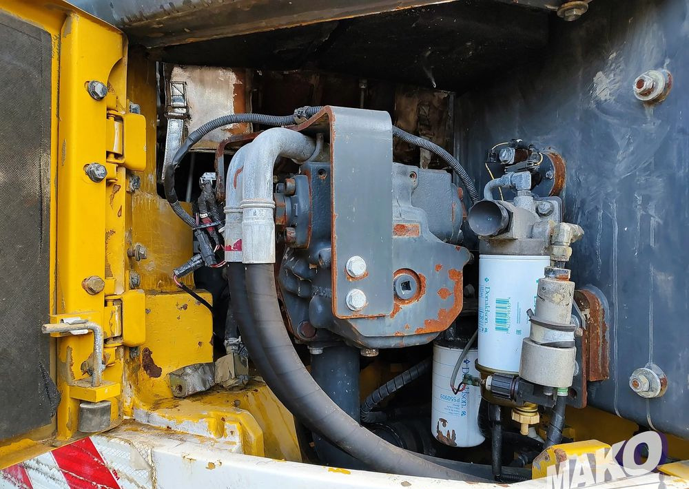 Ekskavator perayap Komatsu PC228USLC-3: gambar 11