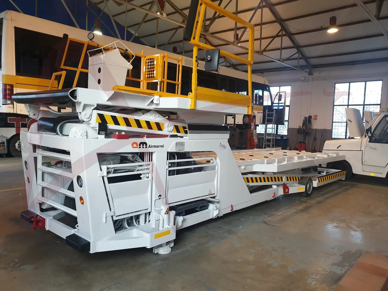 AIR MARREL LAM 3500 DP/R8 - Pemuat kargo pesawat terbang: gambar 1 AIR MARREL LAM 3500 DP/R8 - Pemuat kargo pesawat terbang: gambar 1