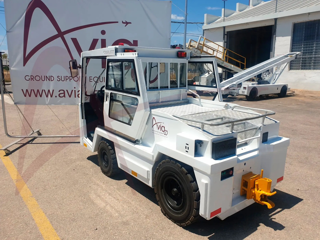 CHARLATTE T135 - Traktor bagasi: gambar 2 CHARLATTE T135 - Traktor bagasi: gambar 2