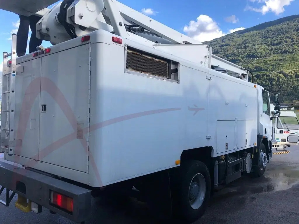 FMC LMD 2000 - Kendaraan de-icing: gambar 3 FMC LMD 2000 - Kendaraan de-icing: gambar 3