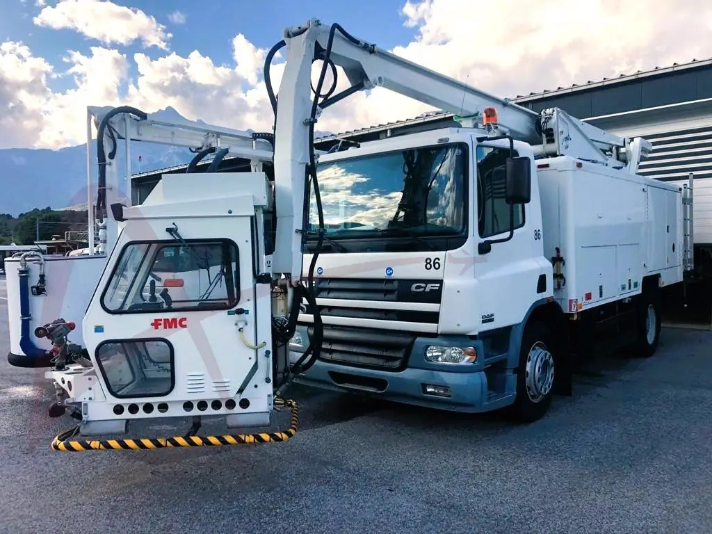 FMC LMD 2000 - Kendaraan de-icing: gambar 1 FMC LMD 2000 - Kendaraan de-icing: gambar 1