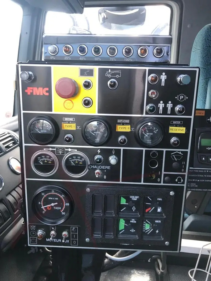 FMC LMD 2000 - Kendaraan de-icing: gambar 5 FMC LMD 2000 - Kendaraan de-icing: gambar 5