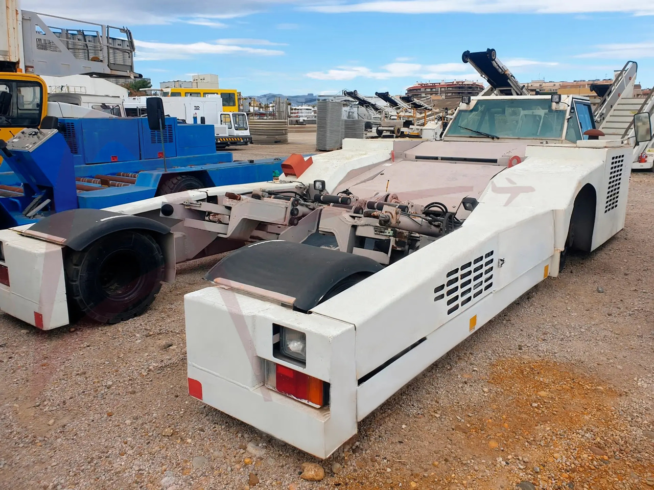 FMC PTS 3-R - Traktor mundur: gambar 2 FMC PTS 3-R - Traktor mundur: gambar 2