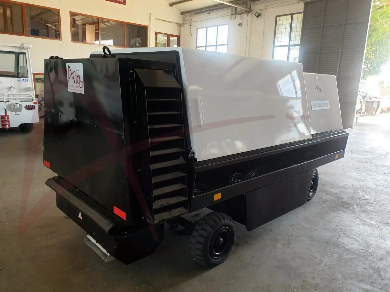 HOUCHIN C690-140 - Ground power unit: gambar 1 HOUCHIN C690-140 - Ground power unit: gambar 1