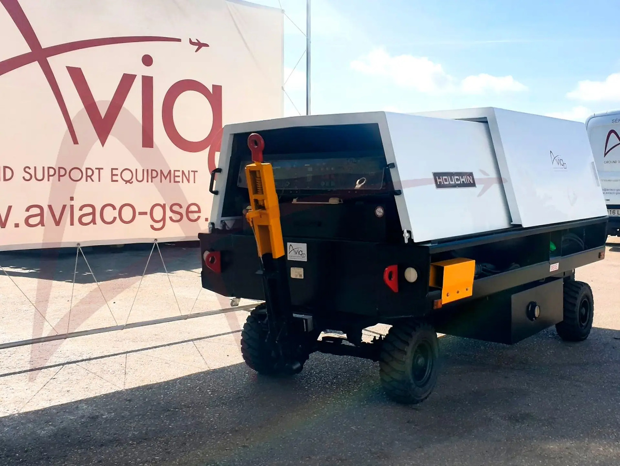 HOUCHIN C690 - Ground power unit: gambar 3 HOUCHIN C690 - Ground power unit: gambar 3