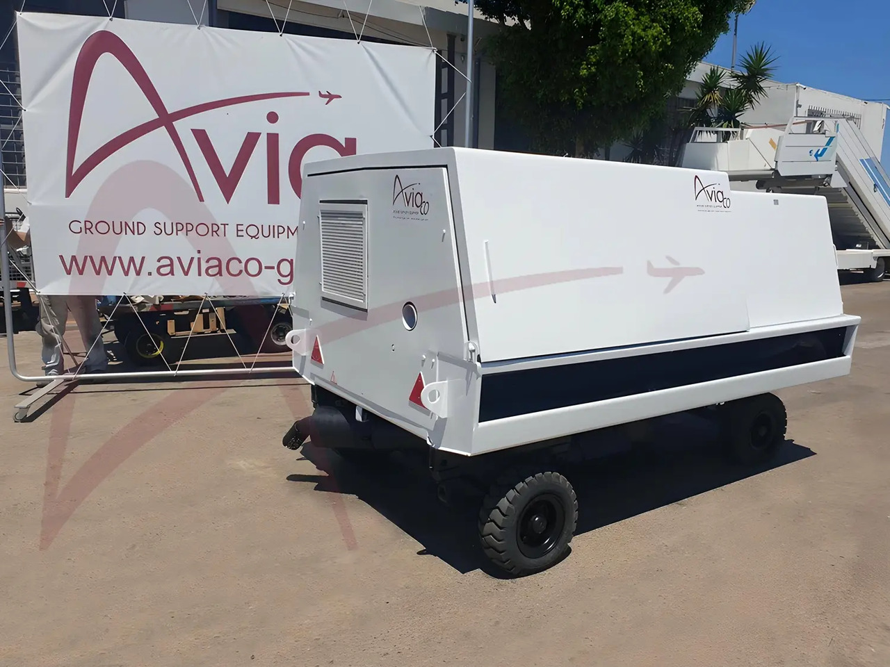 HOUCHIN D690 - Ground power unit: gambar 1 HOUCHIN D690 - Ground power unit: gambar 1