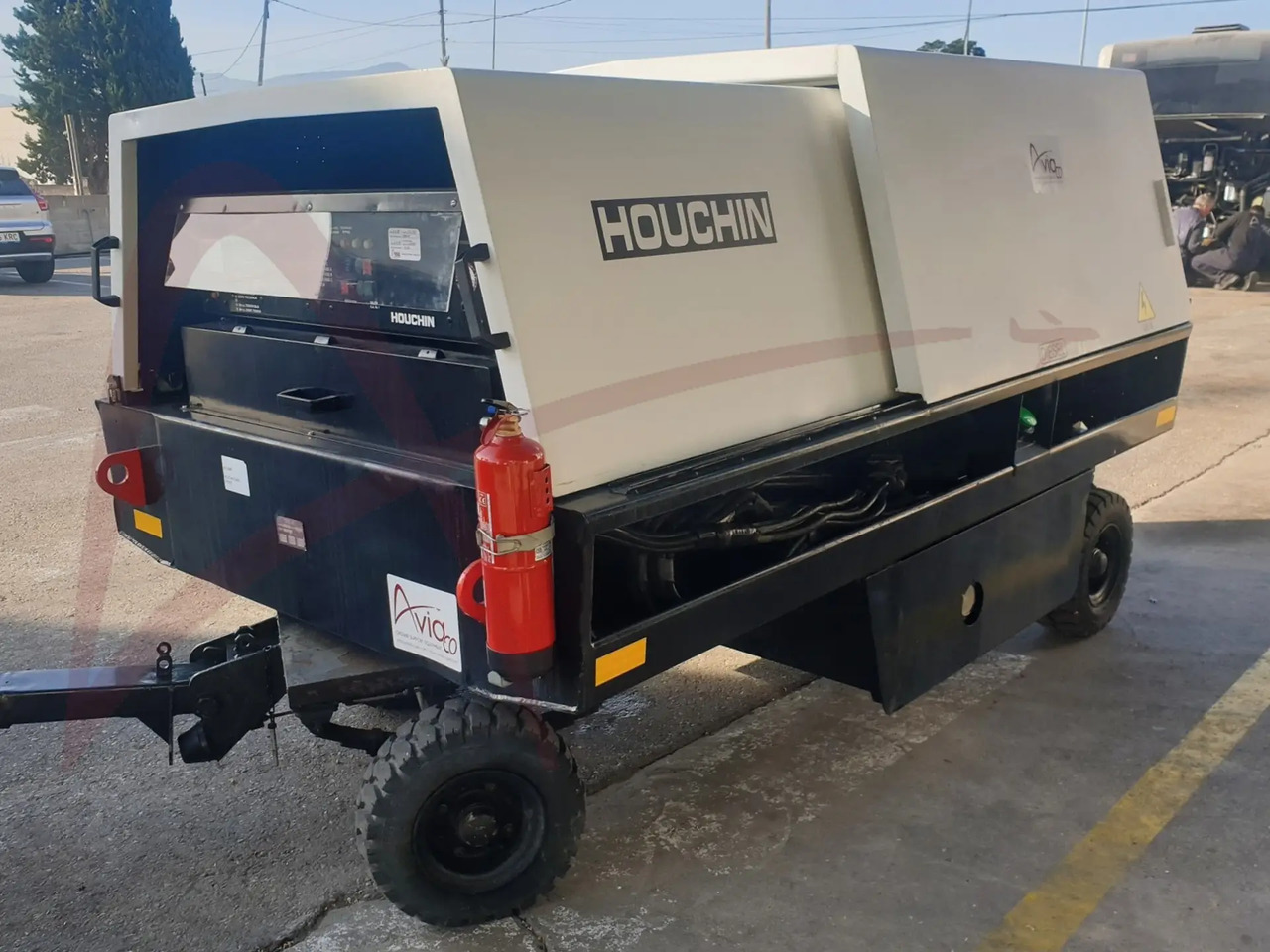 HOUCHIN D690 SV - Ground power unit: gambar 5 HOUCHIN D690 SV - Ground power unit: gambar 5
