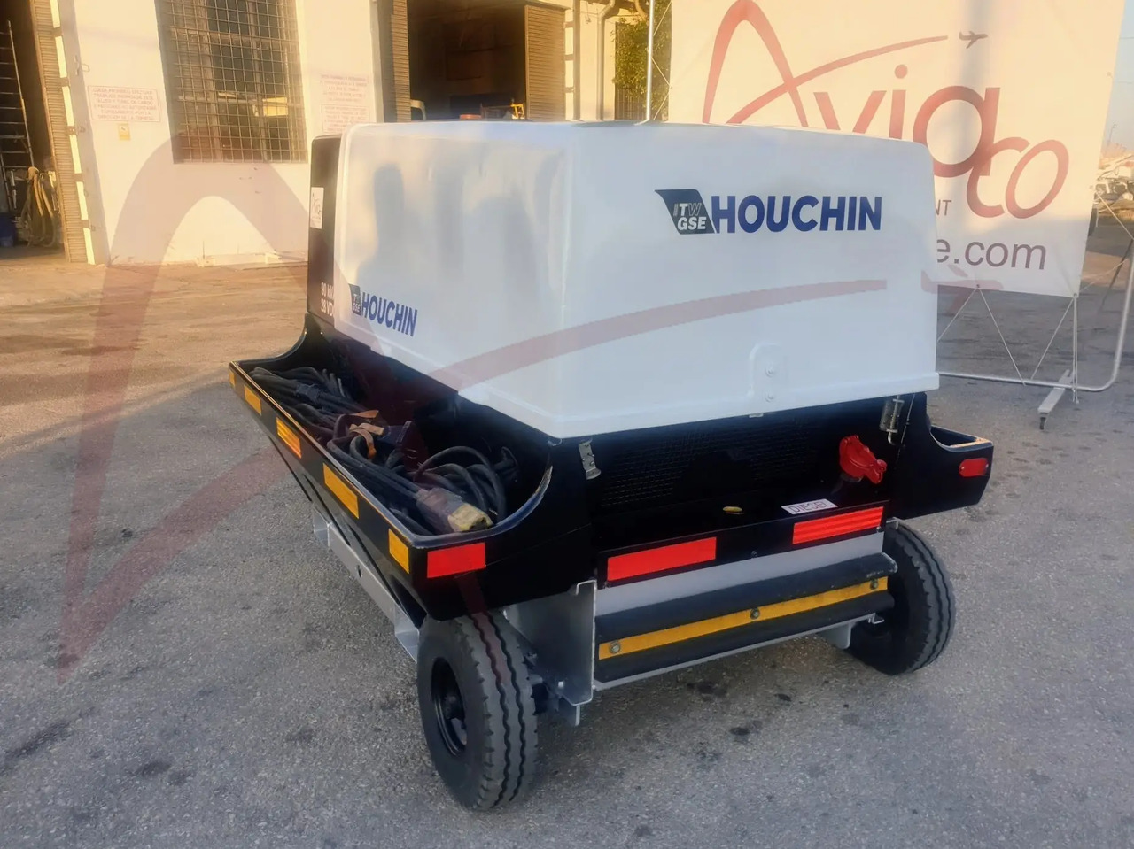 ITW GSE 4400 - Ground power unit: gambar 2 ITW GSE 4400 - Ground power unit: gambar 2