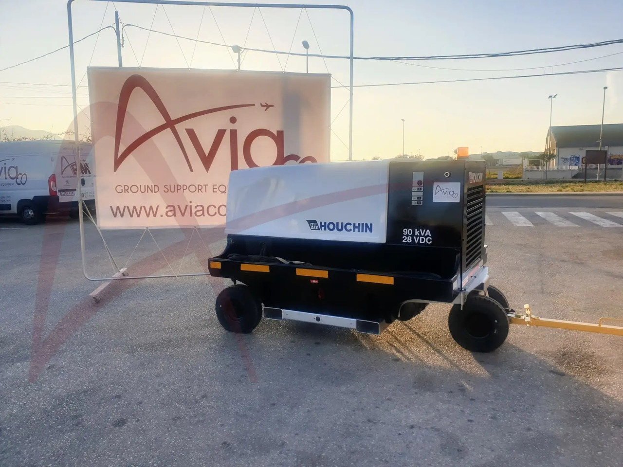 ITW GSE 4400 - Ground power unit: gambar 1 ITW GSE 4400 - Ground power unit: gambar 1