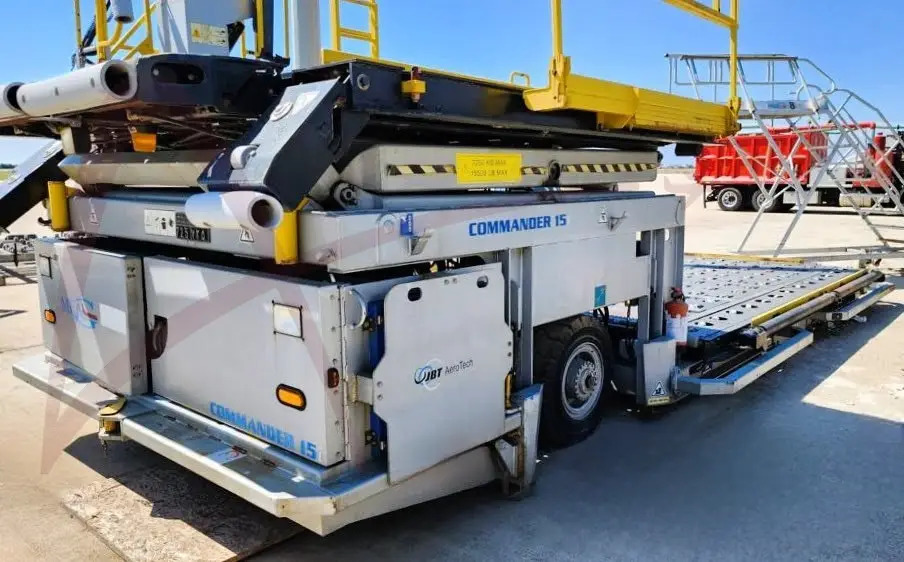 JBT AEROTECH COMMANDER 15iU-E - Pemuat kargo pesawat terbang: gambar 1 JBT AEROTECH COMMANDER 15iU-E - Pemuat kargo pesawat terbang: gambar 1