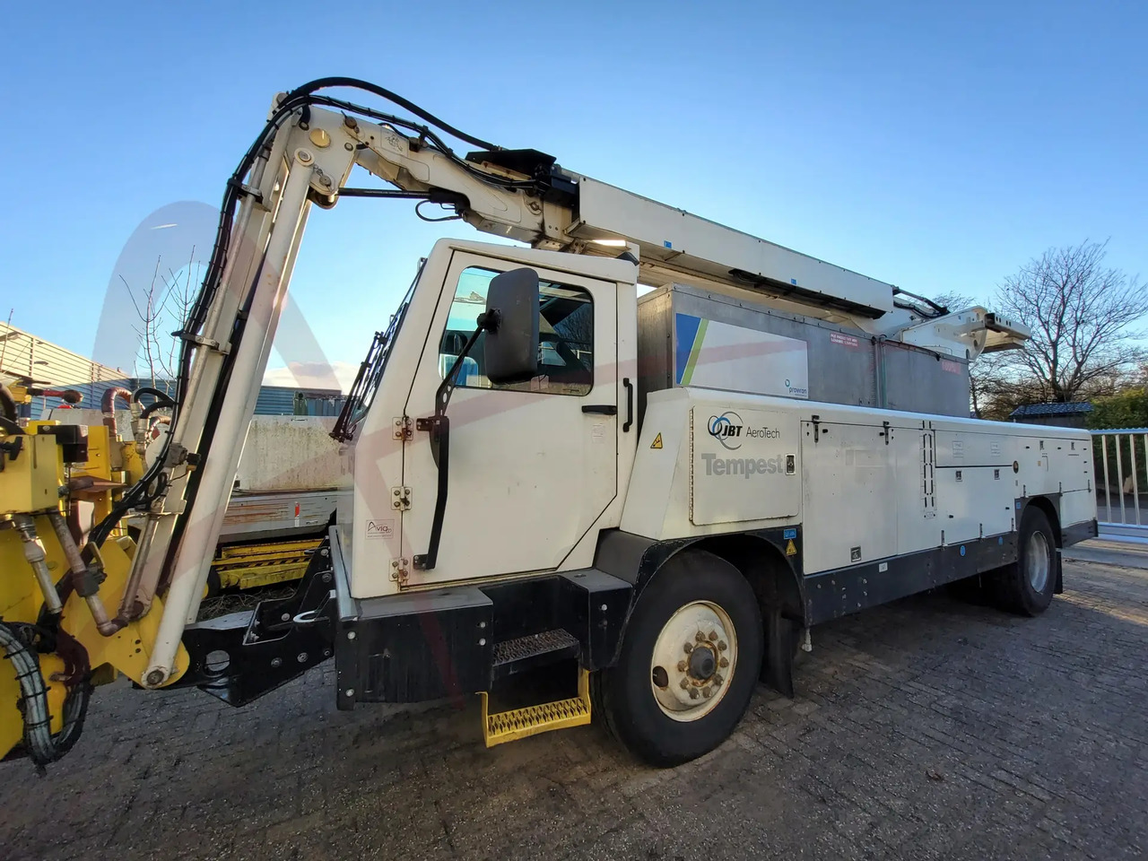 JBT TEMPEST 2 - Kendaraan de-icing: gambar 1 JBT TEMPEST 2 - Kendaraan de-icing: gambar 1