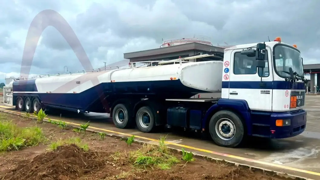 MAN 33-343 - Truk tangki: gambar 2 MAN 33-343 - Truk tangki: gambar 2