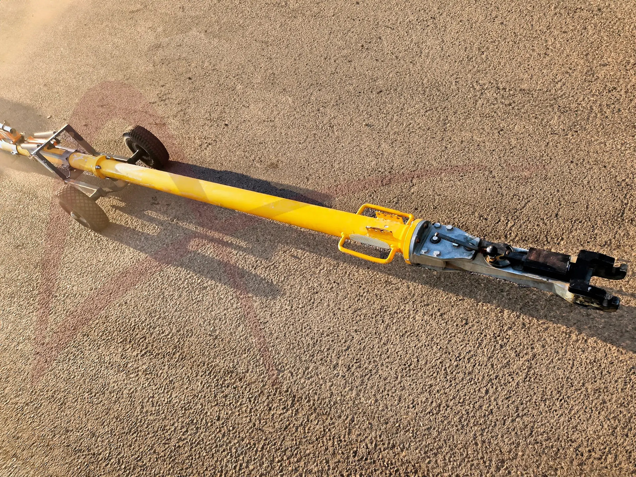 HYDRO TOWE 170-C4 - Peralatan pendukung darat: gambar 1 HYDRO TOWE 170-C4 - Peralatan pendukung darat: gambar 1