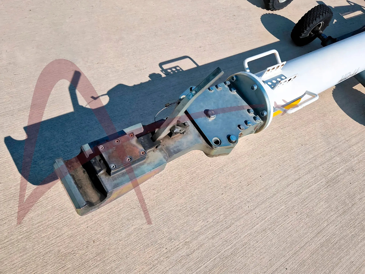 HYDRO TOWUNIV-2 - Peralatan pendukung darat: gambar 2 HYDRO TOWUNIV-2 - Peralatan pendukung darat: gambar 2