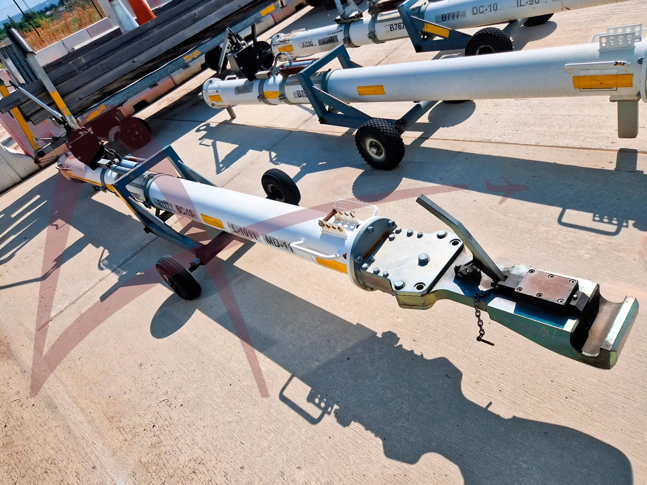 HYDRO TOWUNIV-2 - Peralatan pendukung darat: gambar 1 HYDRO TOWUNIV-2 - Peralatan pendukung darat: gambar 1