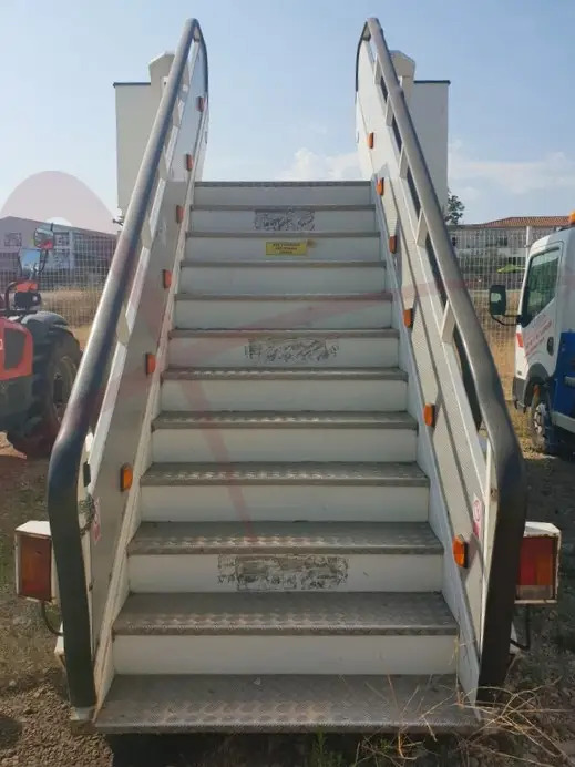 TEMG TG2244 - Tangga pesawat: gambar 2 TEMG TG2244 - Tangga pesawat: gambar 2