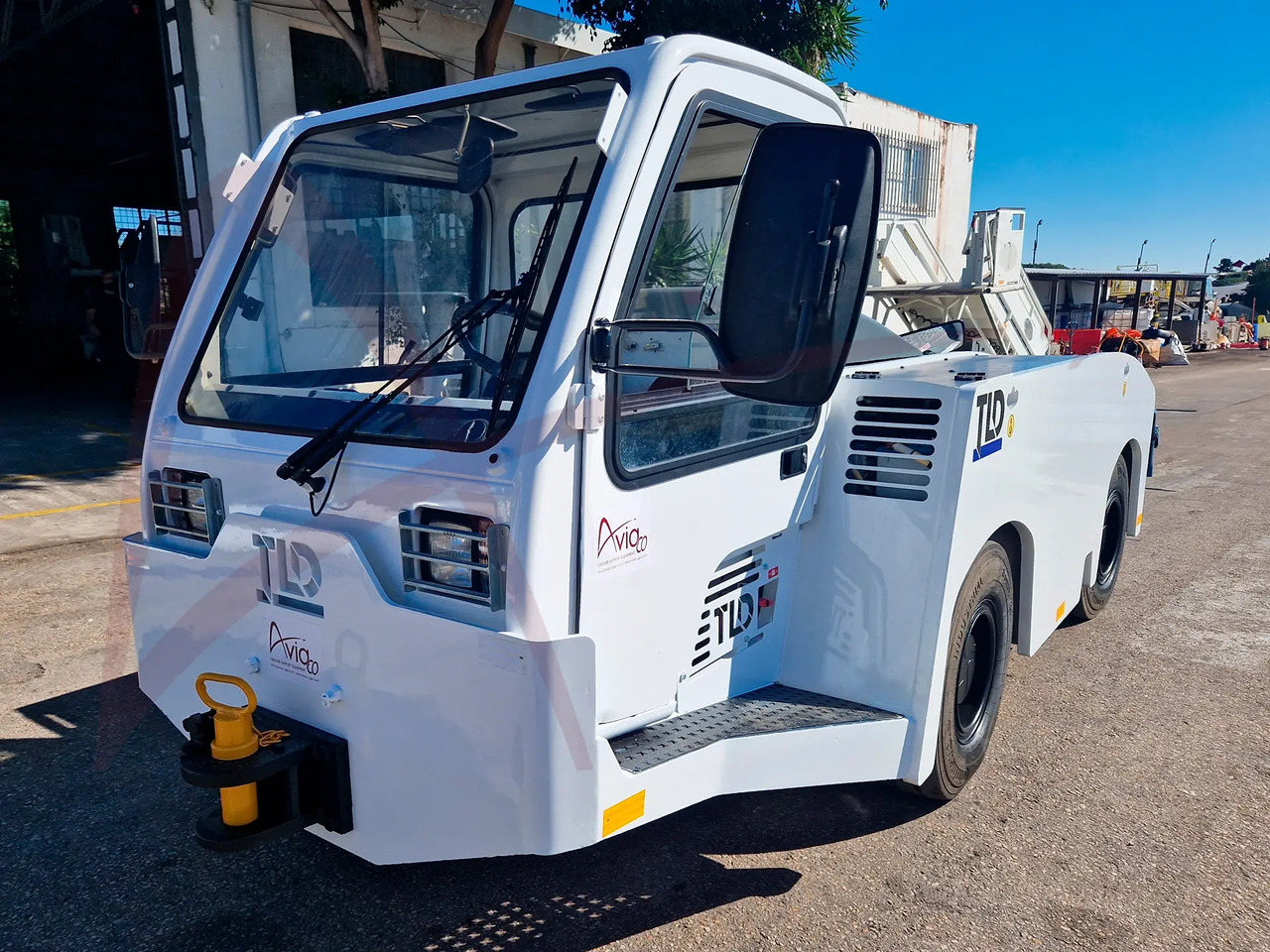 TLD TMX-150/15 - Traktor mundur: gambar 1 TLD TMX-150/15 - Traktor mundur: gambar 1